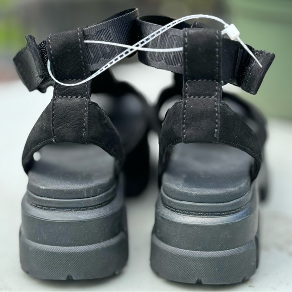 UGG Ashton Strappy Sandal - Picture 4 of 9